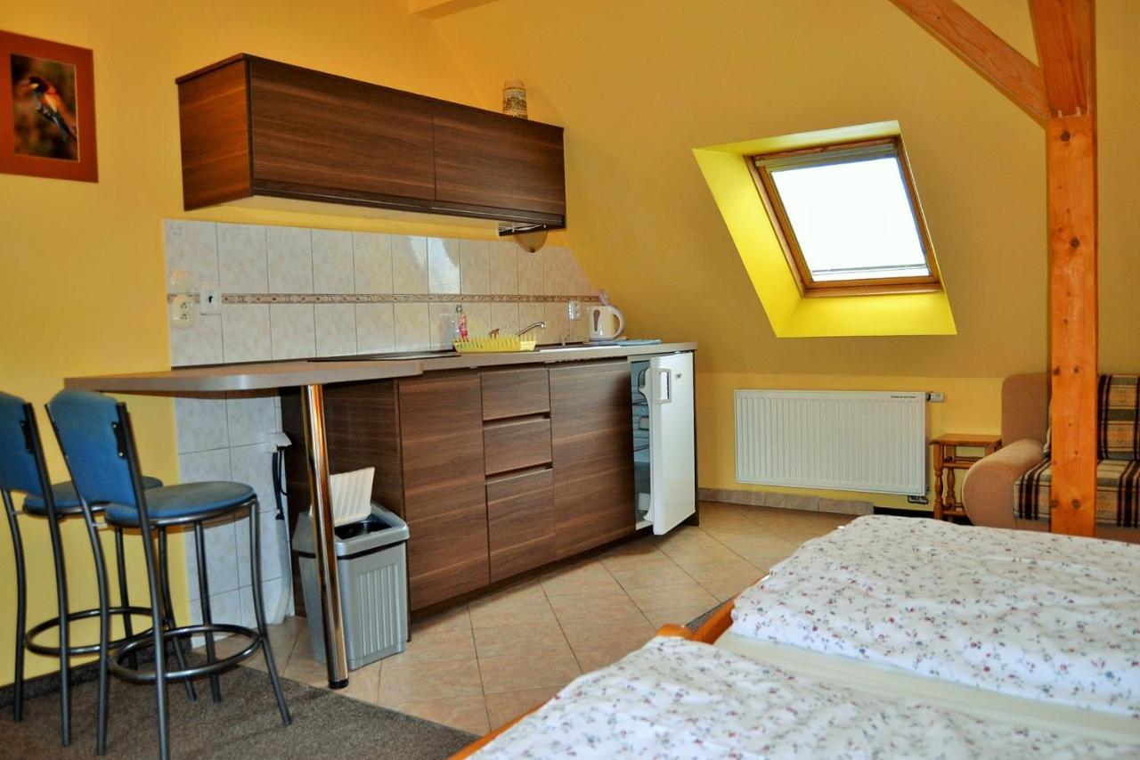 Apartments Nicol Карлови Вари Екстериор снимка