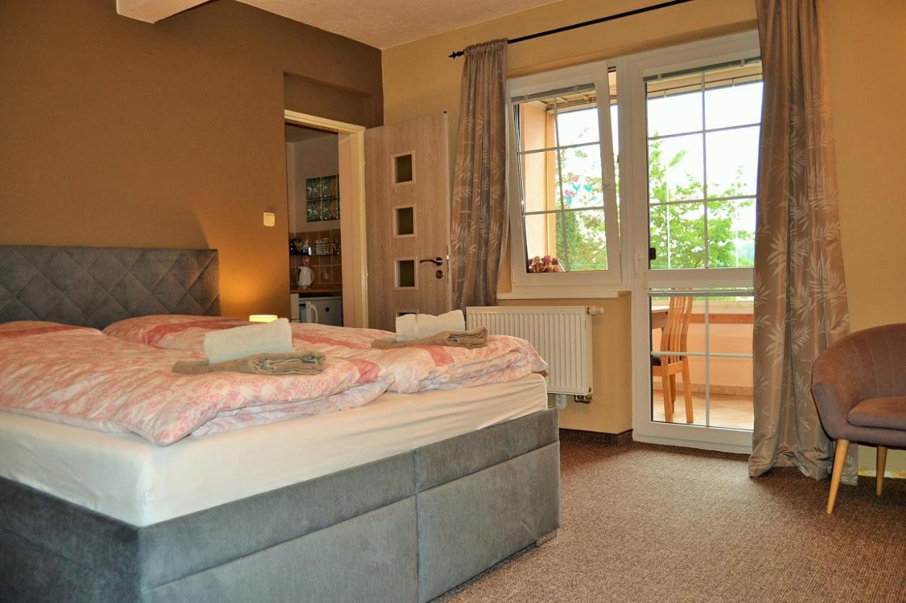 Apartments Nicol Карлови Вари Екстериор снимка